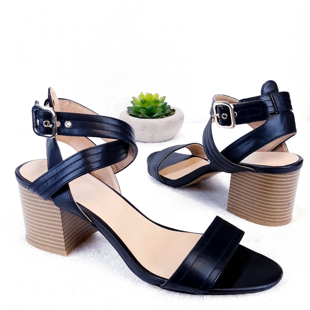 APT. 9 APPACEFUL BLACK SANDAL - Picture 8 of 16